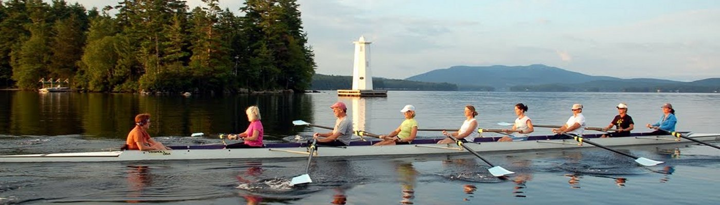 LSRC rowing past lighthouse
